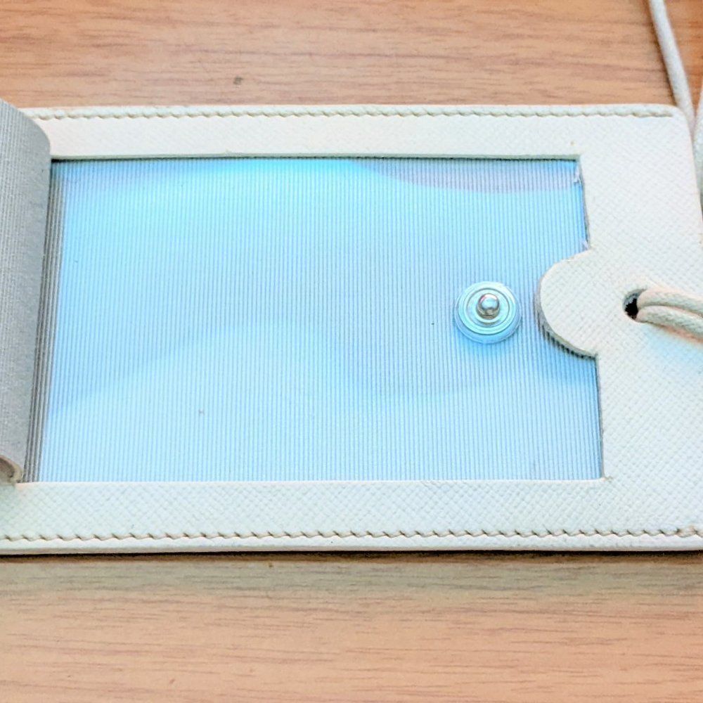 Salvatore Ferragamo Card Holder๐ฅPRICE DROP๐ฅ - Picture 4 of 6